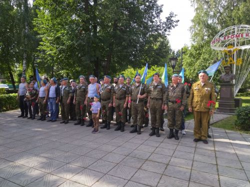 Лениногорскида Һава десанты гаскәрләре көненә митинг узды (+фотолар)