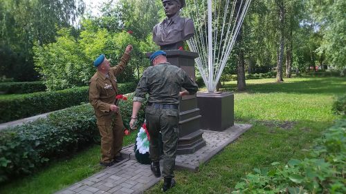 Лениногорскида Һава десанты гаскәрләре көненә митинг узды (+фотолар)