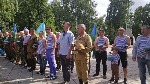 Лениногорскида Һава десанты гаскәрләре көненә митинг узды (+фотолар)