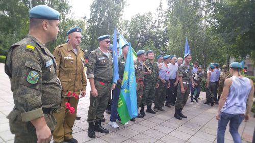 Лениногорскида Һава десанты гаскәрләре көненә митинг узды (+фотолар)