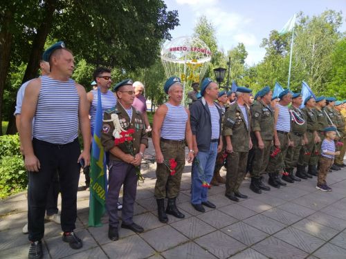 Лениногорскида Һава десанты гаскәрләре көненә митинг узды (+фотолар)
