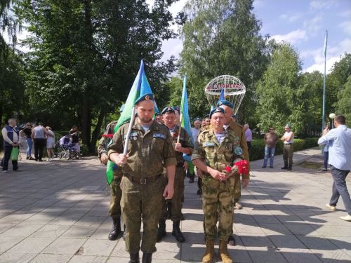 Лениногорскида Һава десанты гаскәрләре көненә митинг узды (+фотолар)