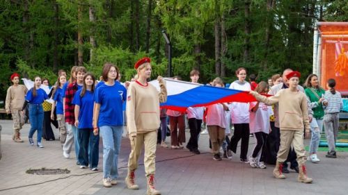 Лениногорскилылар Россия Федерациясе флагы көнен билгеләп үттеләр (+фотолар)