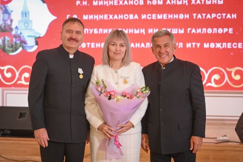 Лениногорскидан ике гаилә Татарстан Рәисе Рөстәм Миңнеханов янына барды