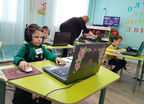 Балалар юл йөрү кагыйдәләрен белү буенча онлайн-олимпиадада катнашты (+фотолар)