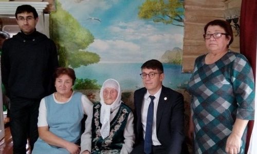 Сугышлы авылында Тәскирә әби Сәфәргалиева 100 яшьлек юбилеен билгеләп үтте (+ фотолар)