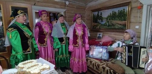 Сугышлы авылында Тәскирә әби Сәфәргалиева 100 яшьлек юбилеен билгеләп үтте (+ фотолар)