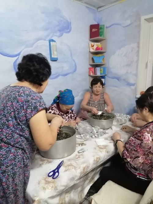Сарабиккол авылы халкы махсус хәрби операциядәгеләргә гуманитар ярдәм әзерләүдә үзләреннән зур өлеш кертә (+фотолар)