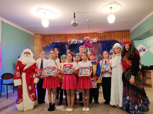Сарабиккол авылы мәдәният йортында балалар өчен күңелле яңа ел тамашасы үтте