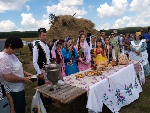 Нәсел агачына йөздән артык кеше кертелгән
