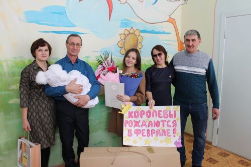 Лениногорскида мобилизацияләнгән хәрбинең яңа туган кызын бала тудыру йортыннан каршы алдылар
