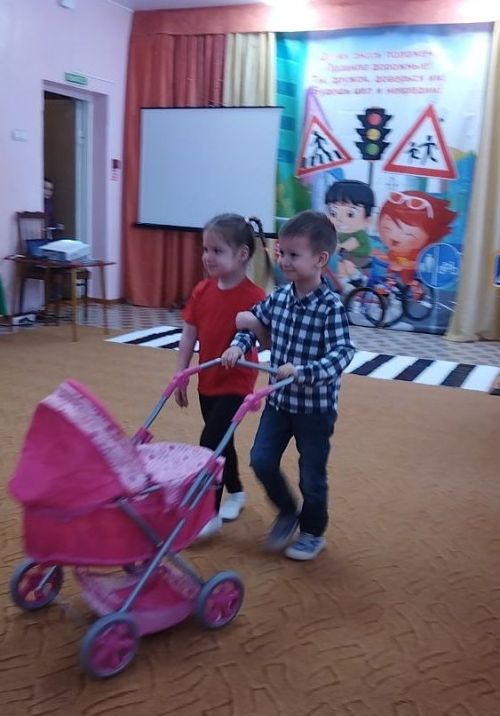 Лениногорск гаиләләре юл йөрү кагыйдәләренә багышланган конкурста катнашты (+фотолар)