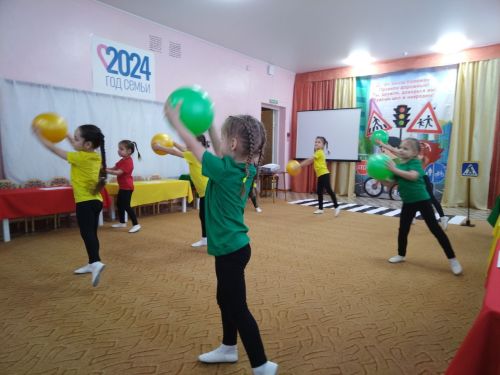 Лениногорск гаиләләре юл йөрү кагыйдәләренә багышланган конкурста катнашты (+фотолар)