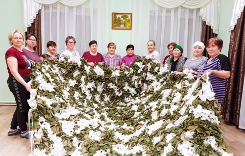 Карагай авылы халкы маскировка челтәре үрү эшенә тиз өйрәнгәннәр (+ фотолар)