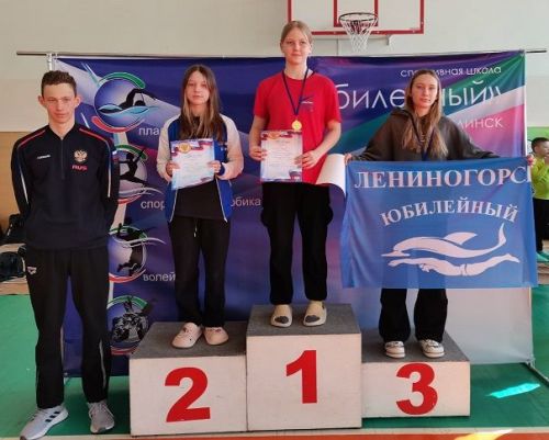 Лениногорск йөзүчеләре көмеш һәм бронза медальләренә ия булды (+фотолар)