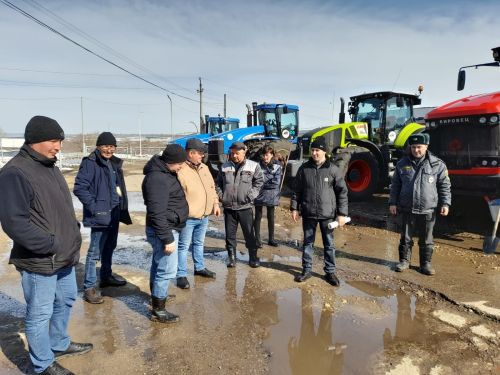 Лениногорск аграр хуҗалыкларында язгы кыр эшләрендә катнашачак техникаларны тикшерделәр