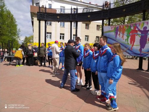 Лениногорскида 1 май эстафетасы узды. Кемнәр җиңүче? (+ бик күп фотолар)