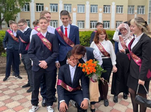 Лениногорск мәктәпләрендә соңгы кыңгырау яңгырады