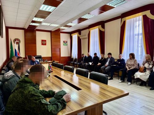 Район башлыгы кыска вакытлы ялга кайткан лениногорскилылар белән очрашты