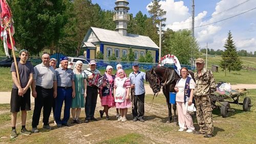 Мөэмин-Каратай авылында Сабантуй сөлгесе гармун моңнары һәм җиккән ат белән җыелды