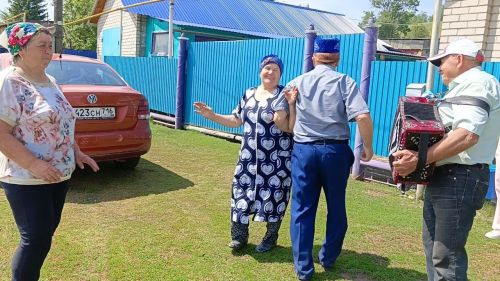 Мөэмин-Каратай авылында Сабантуй сөлгесе гармун моңнары һәм җиккән ат белән җыелды
