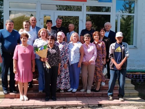 Сугышлы мәктәбен 40 ел элек тәмамлаганнар очрашты