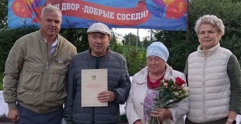 Лениногорскида үткән Ишегалды бәйрәмендә юбилярларны хөрмәтләделәр (+фотолар)