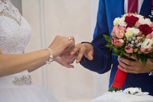 Дәүләт Думасы никахта озак еллар бергә яшәүче ир белән хатынга акча түләүләре хакында проектны хуплады