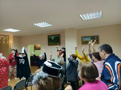 Лениногорскиның “Ак калфак”лары сәламәтләндерү үзәгендә бәйрәм тамашасы уздырды (+ фотолар)