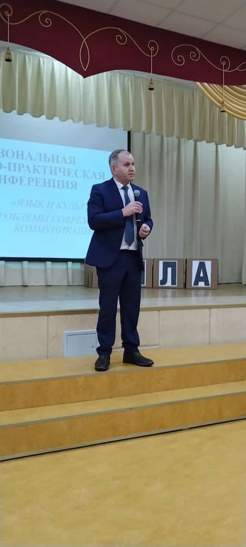 Лениногорскиның 7нче мәктәбендә телләр проблемасы хакында фикер алыштылар, укучылар фәнни эш яклады