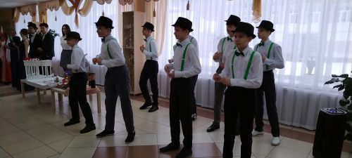 Лениногорскиның 7нче мәктәбендә телләр проблемасы хакында фикер алыштылар, укучылар фәнни эш яклады