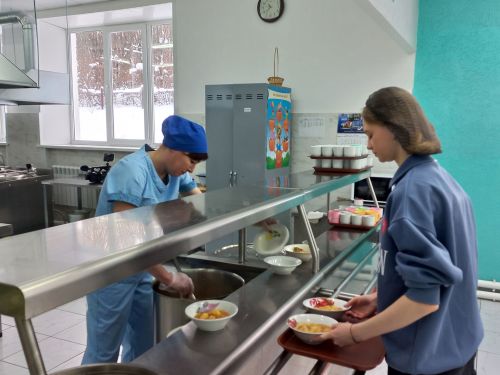 Тимәш мәктәбендә белем алучы укучылар яңа уку елыннан яңартылган ашханәдә туклана