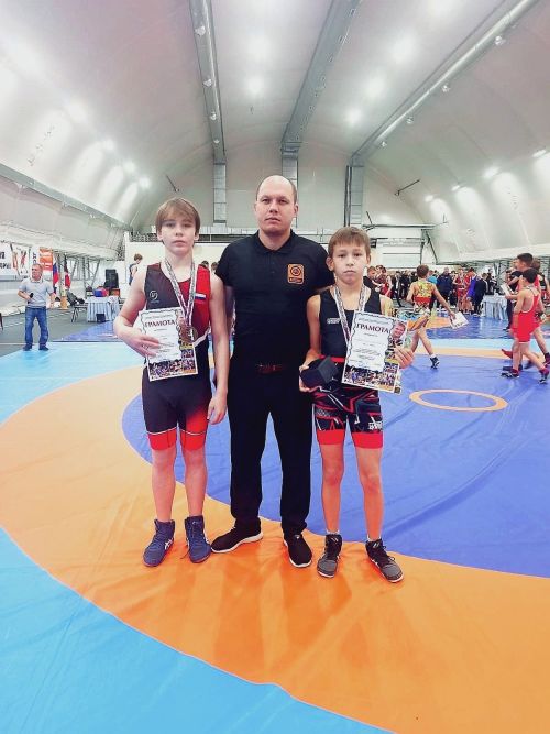 Лениногорскиның 3нче спорт мәктәбе көрәшчеләре төбәкара турнирдан призлы урыннар белән кайттылар