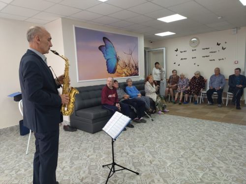 Лениногорск картлар һәм инвалидлар йортына бәйрәм концертлары белән кунаклар килде