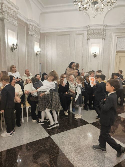Лениногорск ЗАГС бүлегендә 7нче мәктәп укучыларының әниләре белән бәйрәм чарасы узды