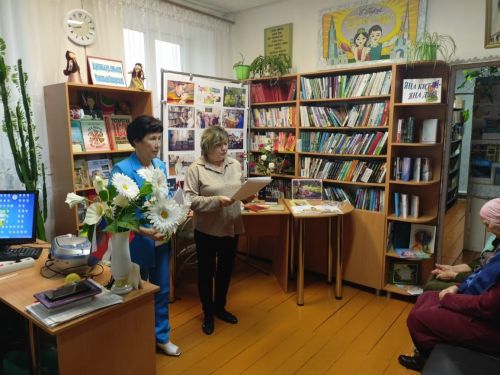 Урмышлы авылы китапханәсендә әниләргә багышланган әдәби чара үтте