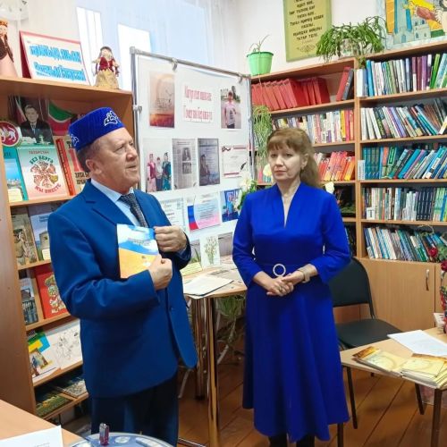 Урмышлы авылы китапханәсендә якташ шагыйрә Мөхлисә Фәрзетдинова-Кәримова белән очрашу узды