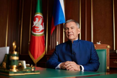 Рөстәм Миңнеханов Ватан Геройлары көне уңаеннан татарстанлыларга мөрәҗәгать итте