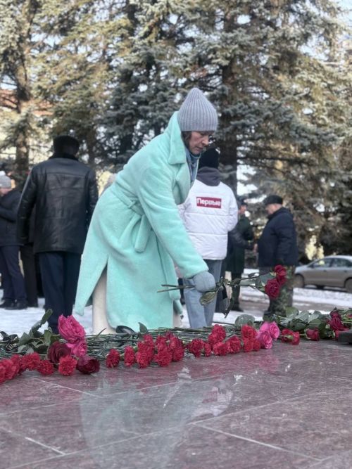 Лениногорскида Мәңгелек ут һәйкәле янында Ватан Геройларын искә алдылар