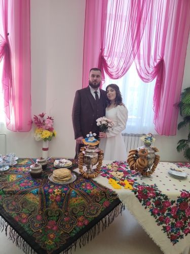 Лениногорск ЗАГС бүлегендә яшь парны коймак белән сыйладылар