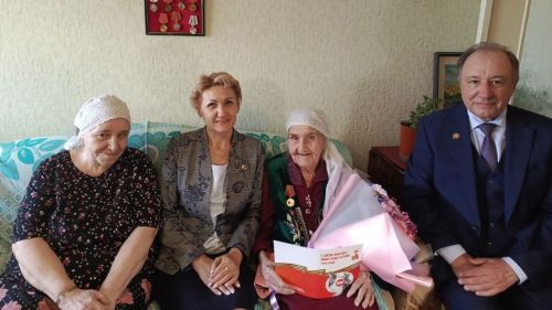 Лениногорскида яшәүче Кәтибә  Фәрхетдинованы 95 яше белән котладылар