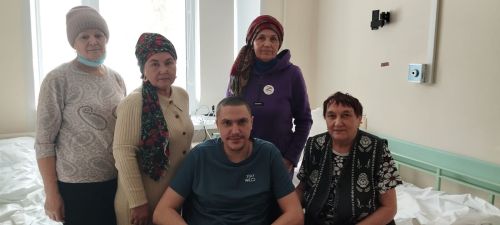 Лениногорск волонтерлары хәрби янына госпитальгә бардылар