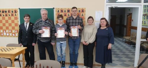 Лениногорск гаиләсе шахмат буенча турнирдан җиңеп кайтты