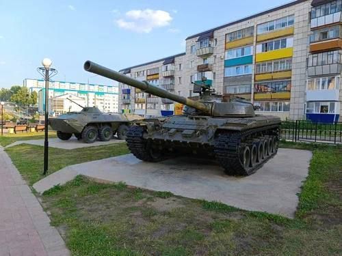 Лениногорскида һәйкәл буларак куелган танкта балалар янгын чыгара яздылар