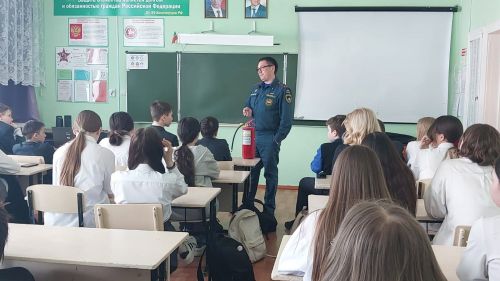 Лениногорскиның 5нче мәктәбендә янгын куркынычсызлыгы буенча дәрес үткәрелде