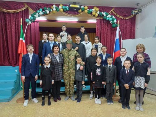 Түбән Чыршылы мәктәбендә хәрби операциядә катнашучы якташ хәрби белән очрашу үтте