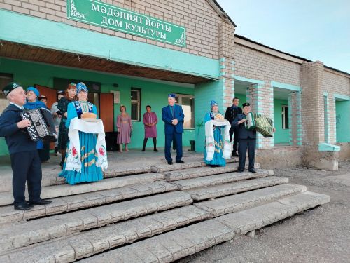 Яңа Иштирәк авылында «Авылым гүзәллеге» марафонында җиңүче һәм финалистларны Казаннан килеп бүләкләделәр (+фотолар)