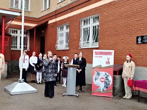 Лениногорск мәктәпләрендә хәрби операциядә һәлак булган хәрбиләр хөрмәтенә мемориаль такталар ачылды