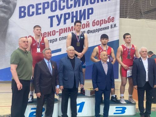 Лениногорск көрәшчесе Илназ - турнирның көмеш приз иясе