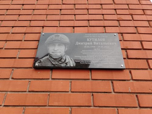 Лениногорск мәктәпләрендә хәрби операциядә һәлак булган хәрбиләр хөрмәтенә мемориаль такталар ачылды